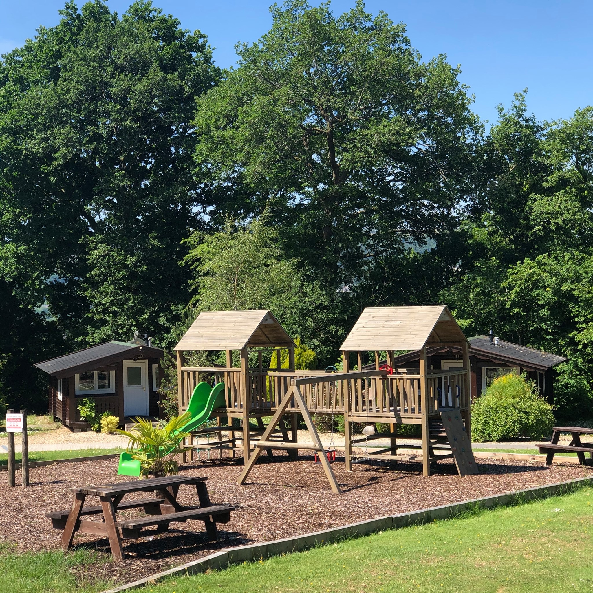 Welcome to Hoteluq<br>Take a relaxing break at one of our holiday lodges.